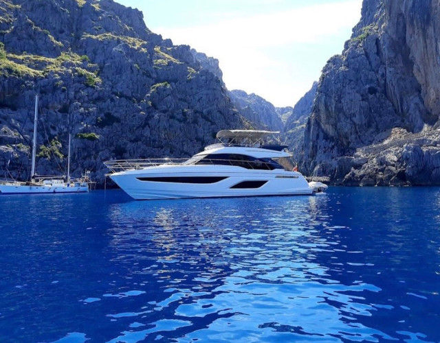 Bavaria R55 Fly Valluga Mallorca 4