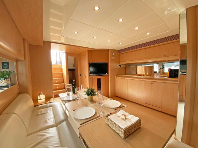 Yate Riva 63 Sede Mallorca 24