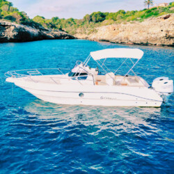 Bateau à moteur Capelli 28 WA Majorque 3