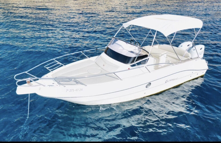 Bateau à moteur Capelli 28 WA Majorque 4