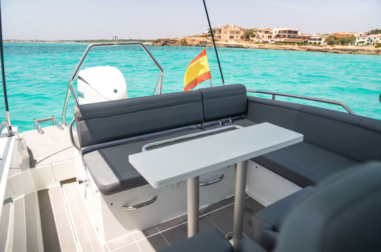 Bateau à moteur Quarken 27 T-Top Mallorca 10