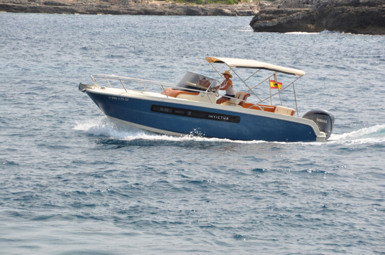 Lancha motora Invictus 240 CX Mallorca 4