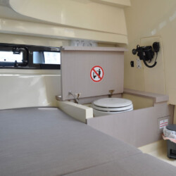 Lancha motora Invictus 240 CX Mallorca 9