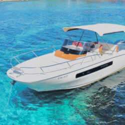 Lancha Invictus Capoforte CX 270 Cala Petita Mallorca 8