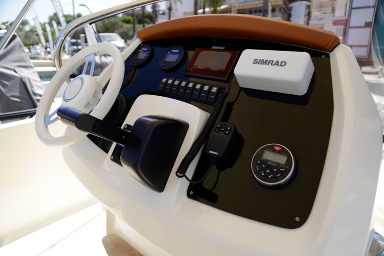 Bateau à moteur Invictus FX 200 Mallorca 5