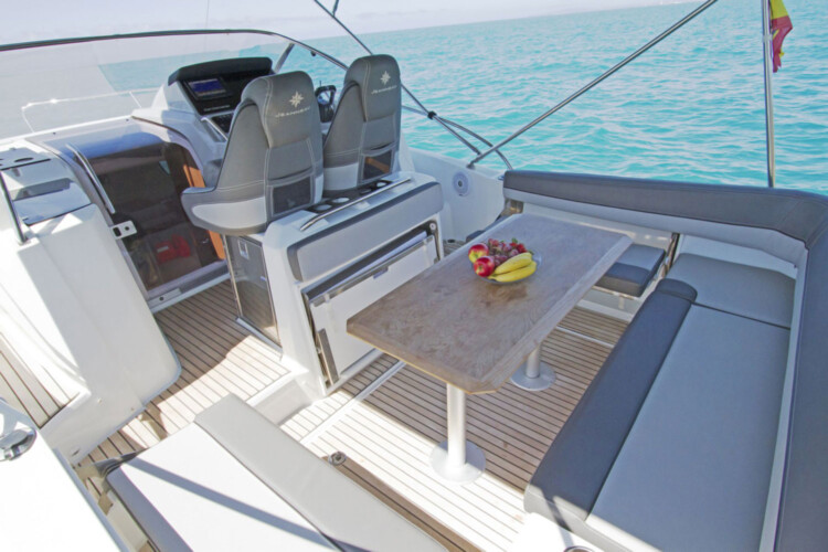 Lancha Jeanneau Cap Camarat 9.0 WA Mamajuana Mallorca 2