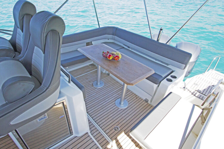 Lancha Jeanneau Cap Camarat 9.0 WA Mamajuana Mallorca 7