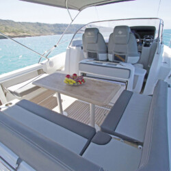 Lancha Jeanneau Cap Camarat 9.0 WA Mamajuana Mallorca 9