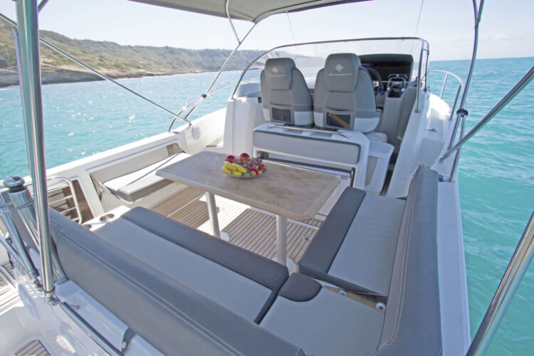 Lancha Jeanneau Cap Camarat 9.0 WA Mamajuana Mallorca 9