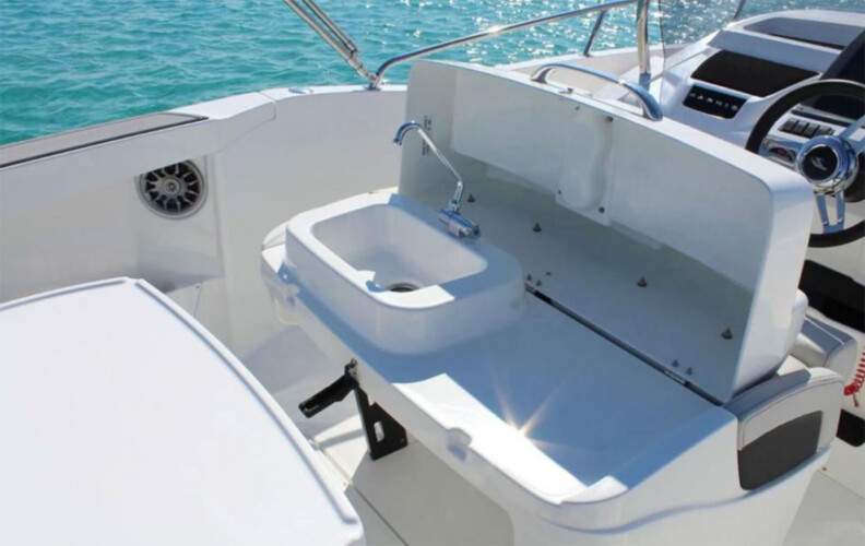 Barca a motore Karnic SL601 Heaven Maiorca 4