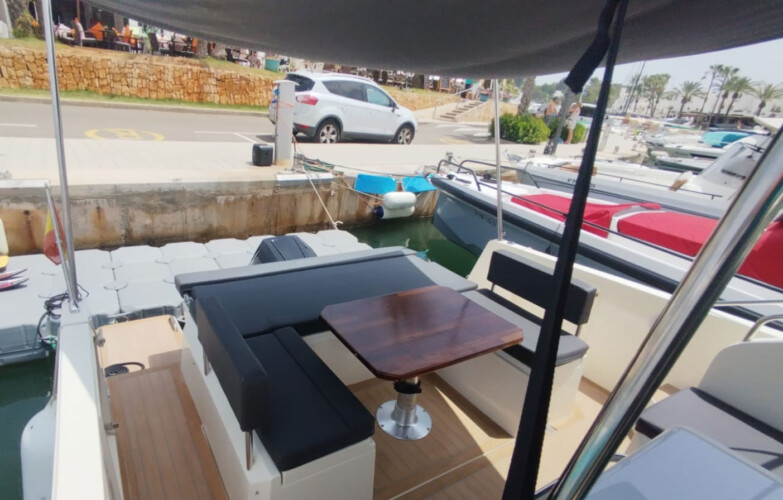 Motoscafo Nuva M9 Steak Tartar Mallorca 12