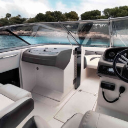 Lancha motora Regal 2700 Queen of Tortuga Mallorca 12