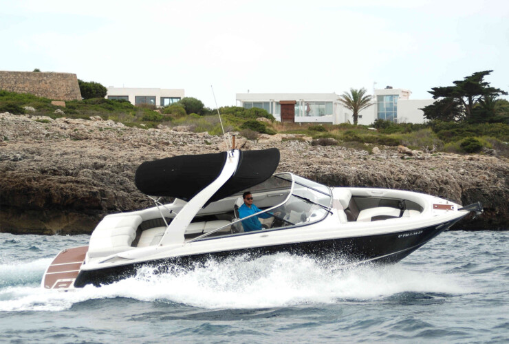Lancha motora Regal 2700 Queen of Tortuga Mallorca 3