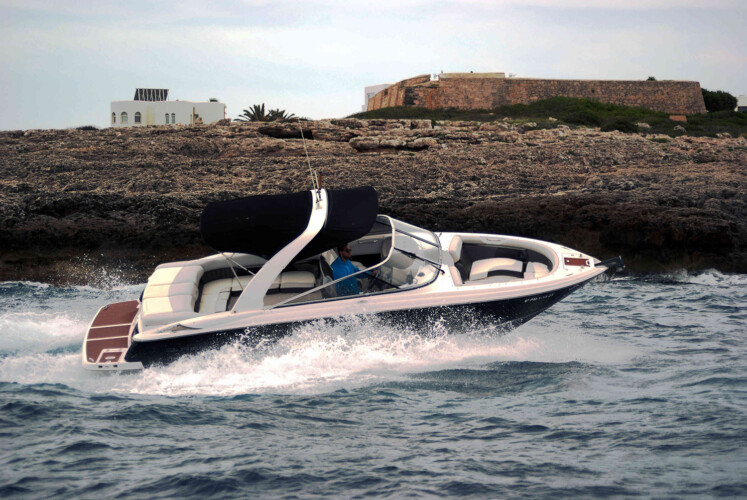Lancha motora Regal 2700 Queen of Tortuga Mallorca 6