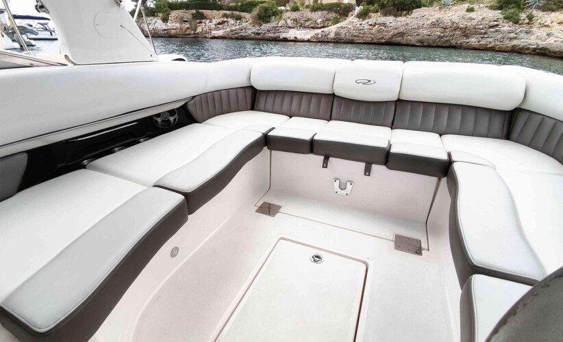 Lancha motora Regal 2700 Queen of Tortuga Mallorca 9