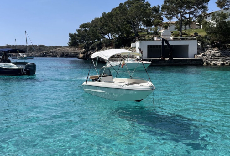 Motorboat Karel 400 Cala dOr 2