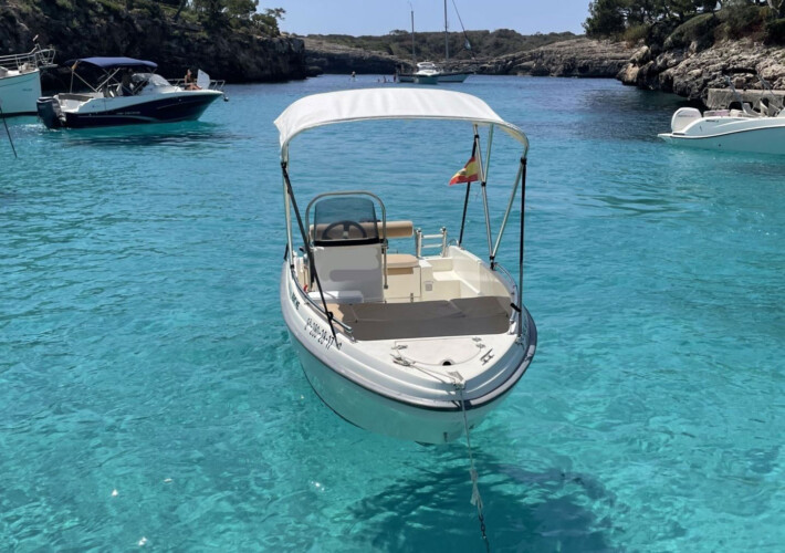 Motorboat Karel 400 Cala dOr 3