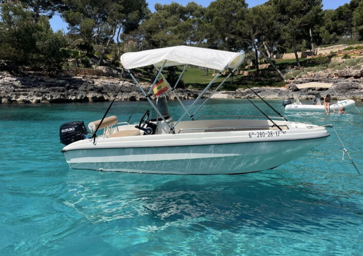 Motorboat Karel 400 Cala dOr 5