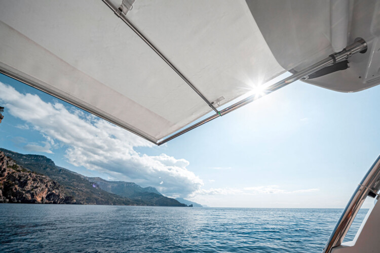 Motorboot Regal 3300 Seanna Mallorca 11