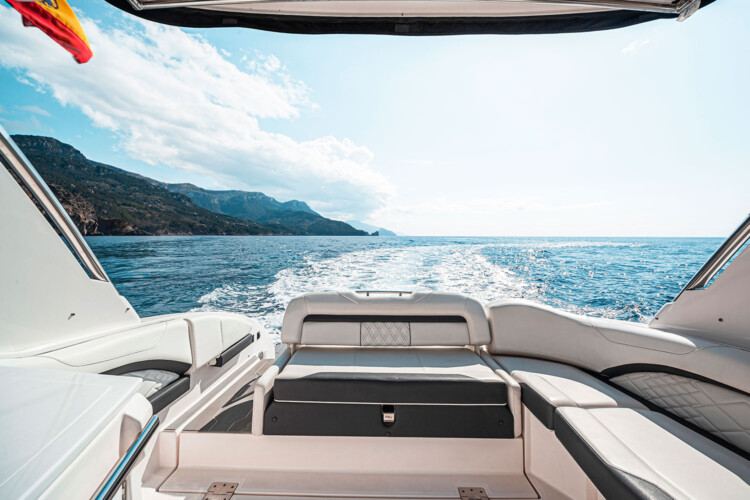 Motorboot Regal 3300 Seanna Mallorca 12