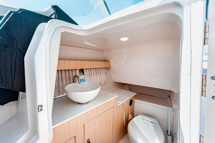 Motorboot Regal 3300 Seanna Mallorca 14