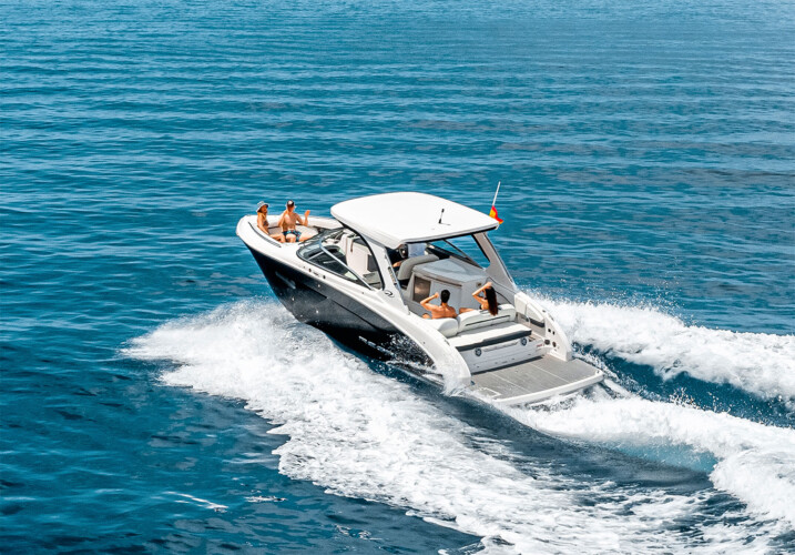 Motorboot Regal 3300 Seanna Mallorca 16