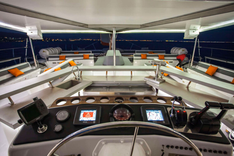 Catamaran CAT 79 Attraction Palma 30