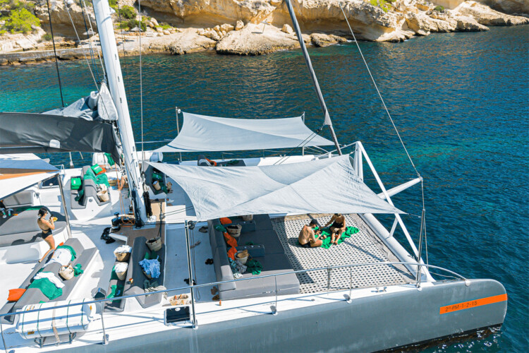 Catamaran CAT 79 Attraction Palma 32