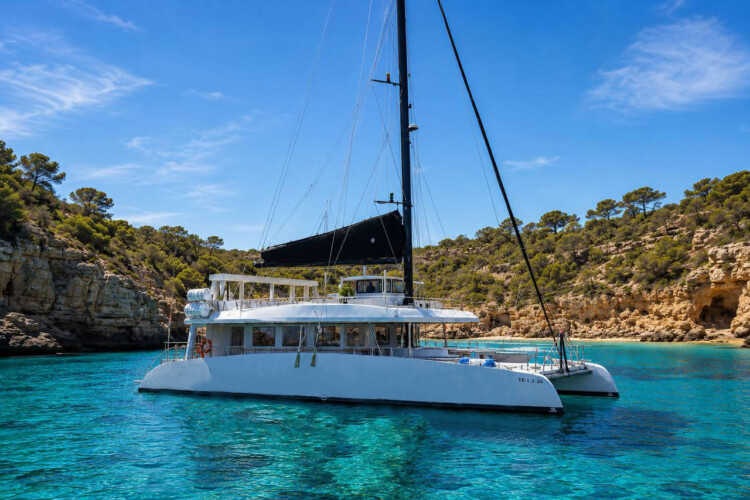 Catamarán CAT 80 Palma 28