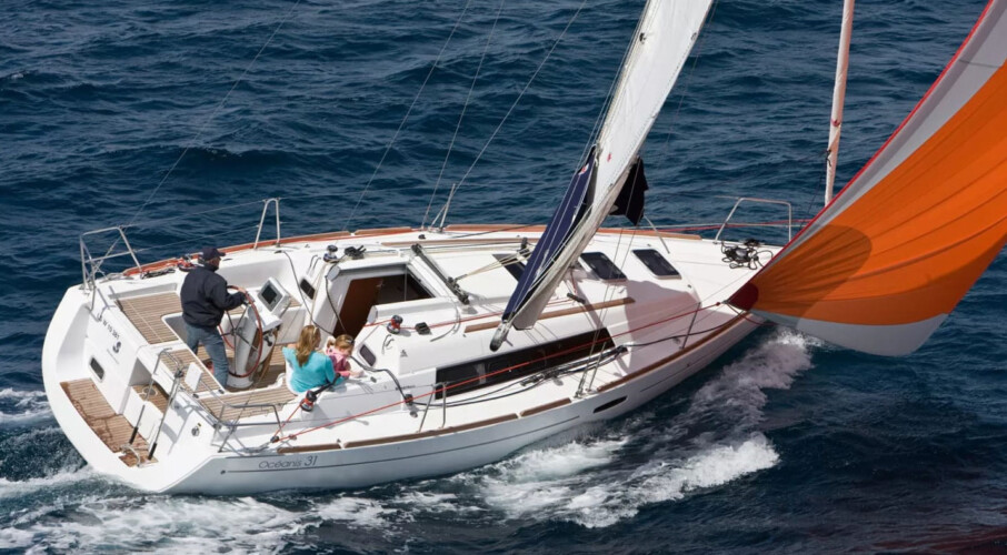 Парусник Beneteau Oceanis 31 Алькудия 3