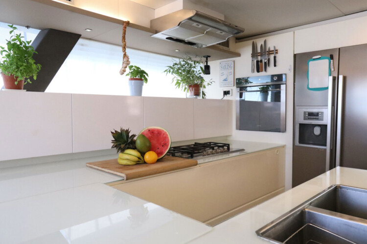 Catamaran Fountaine Pajot Victoria 67 LIR Majorque 1