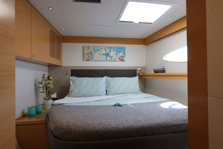 Catamaran Fountaine Pajot Victoria 67 LIR Majorque 11