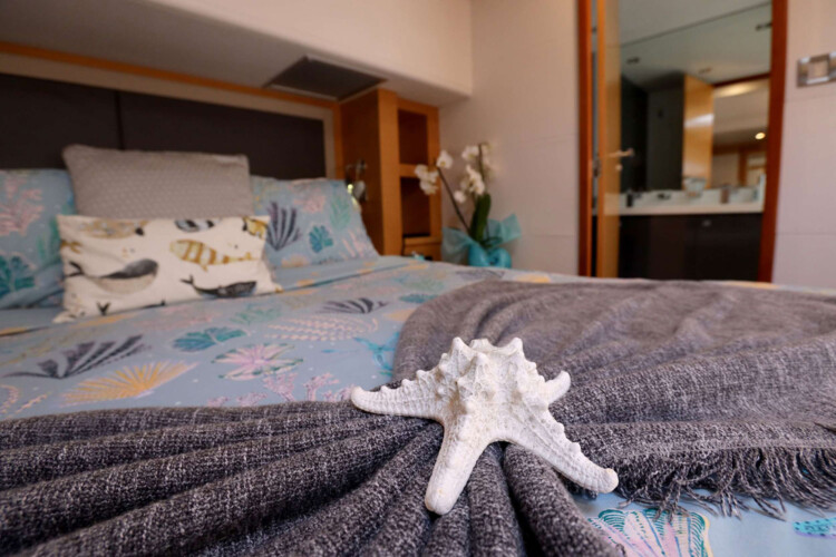 Catamaran Fountaine Pajot Victoria 67 LIR Majorque 19