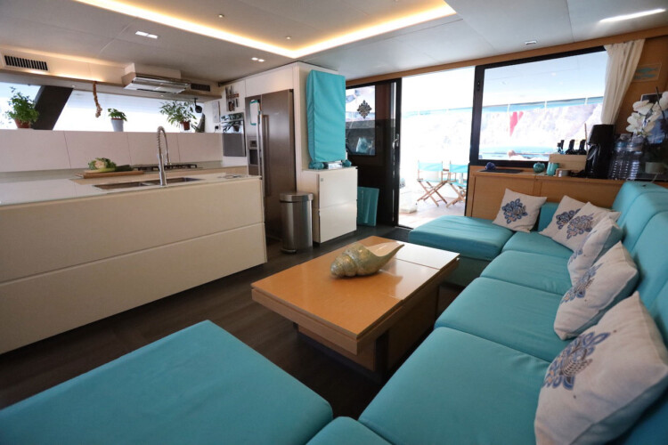 Catamaran Fountaine Pajot Victoria 67 LIR Mallorca 2