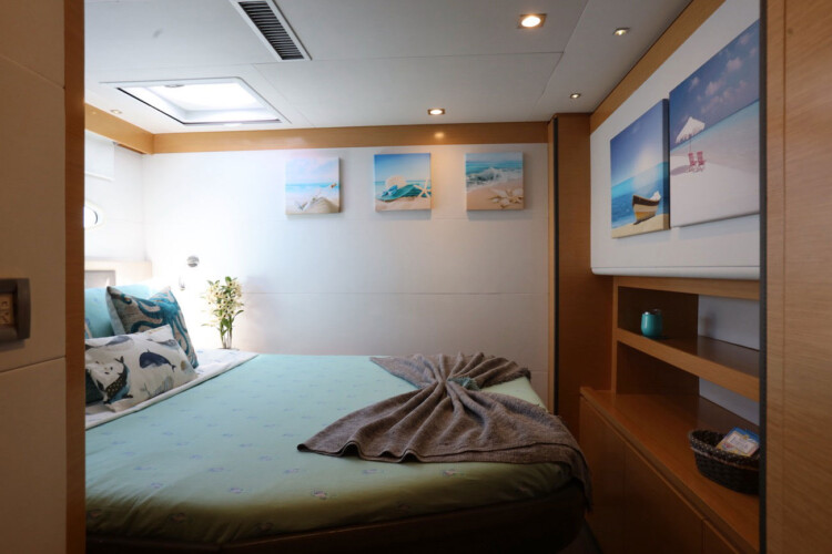Catamaran Fountaine Pajot Victoria 67 LIR Mallorca 25