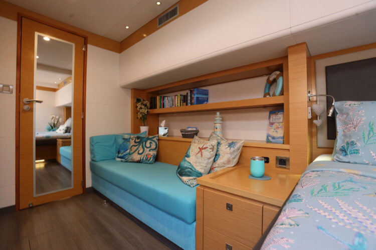Catamaran Fountaine Pajot Victoria 67 LIR Mallorca 32