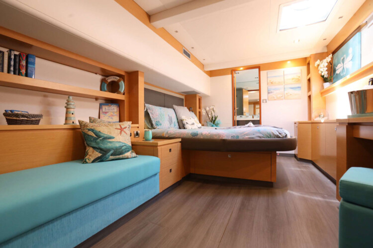 Catamaran Fountaine Pajot Victoria 67 LIR Mallorca 9