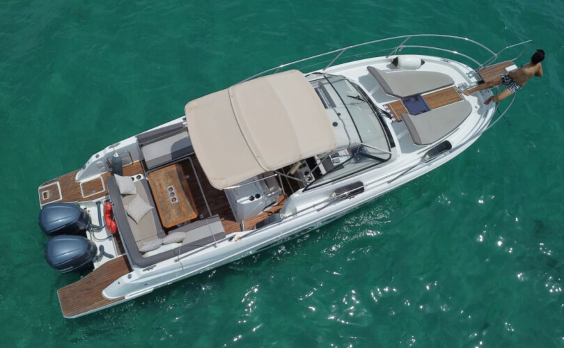 Motorboat Jeanneau Cap Camarat 10.5 WA Puerto Portals 1