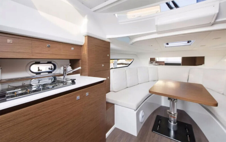 Motorboat Jeanneau Cap Camarat 10.5 WA Puerto Portals 5