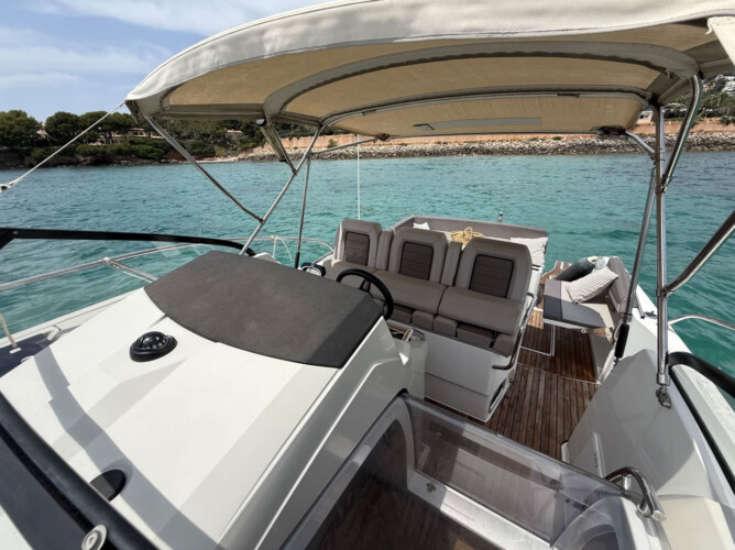 Motorboat Jeanneau Cap Camarat 10.5 WA Puerto Portals 7