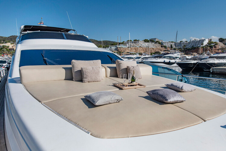 yacht Abacus 70 Auri Mallorca 35