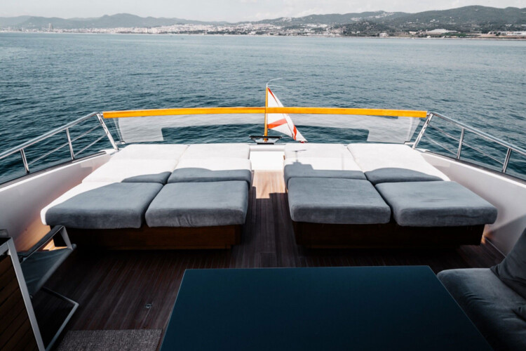 yacht Sanlorenzo SX76 Globito de Mar Palma 17