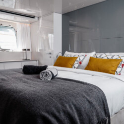 yacht Sanlorenzo SX76 Globito de Mar Palma 23