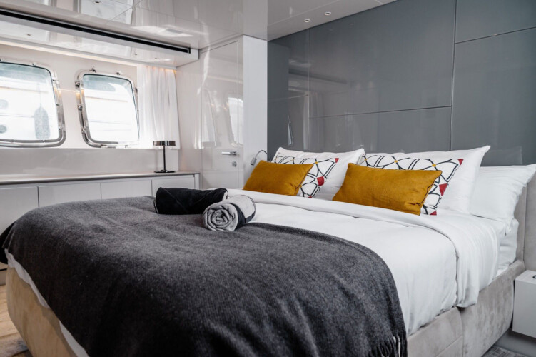 yacht Sanlorenzo SX76 Globito de Mar Palma 23