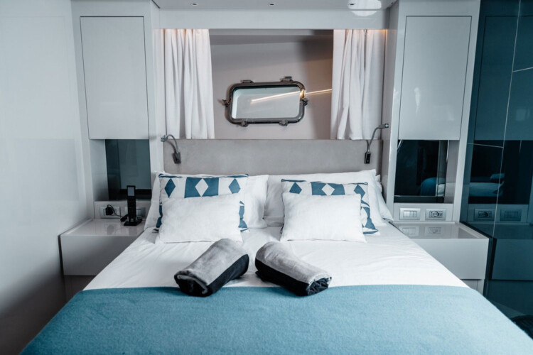 yacht Sanlorenzo SX76 Globito de Mar Palma 32