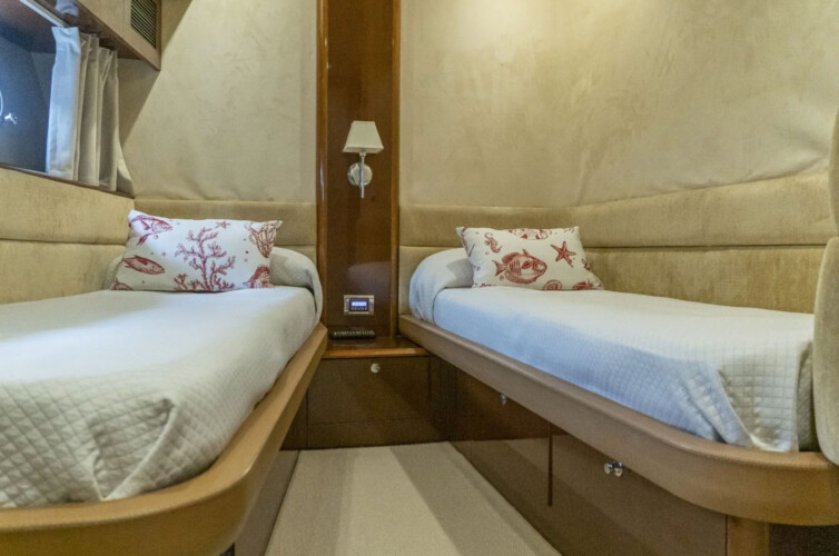 Yacht Princess 67 Luna Alcudia 11