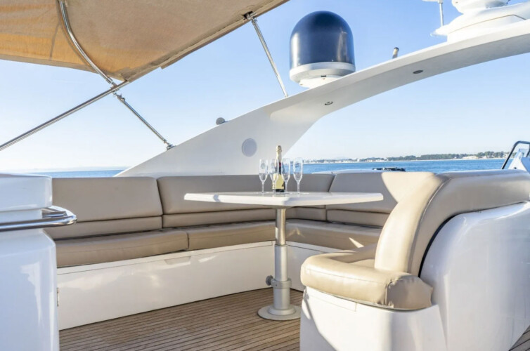 Yacht Princess 67 Luna Alcudia 15