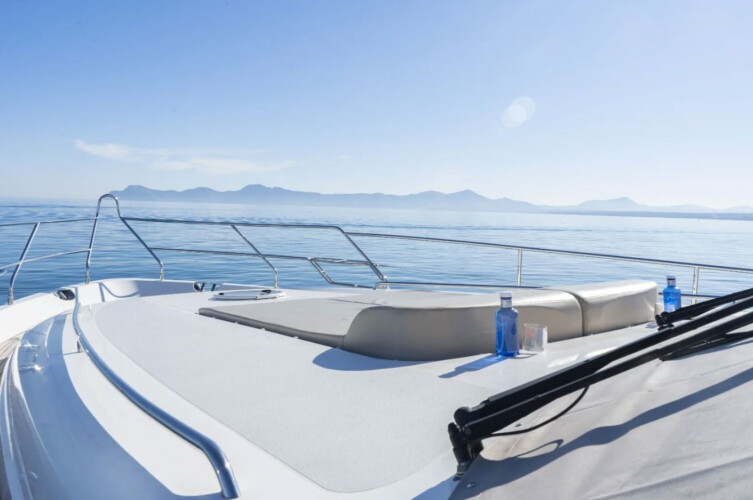 Yacht Princess 67 Luna Alcudia 17