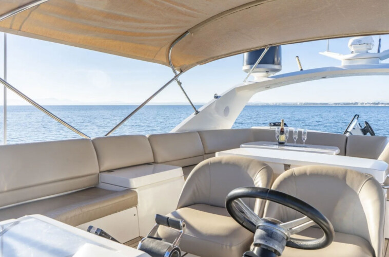 Yacht Princess 67 Luna Alcudia 18